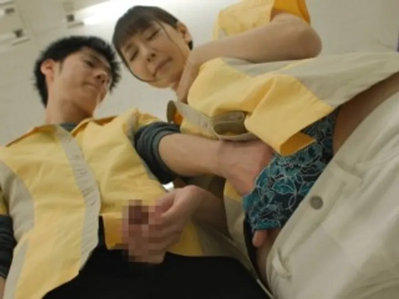 điên cuồng xoạc cô đồng nghiệp dam dang trong siêu thị mini